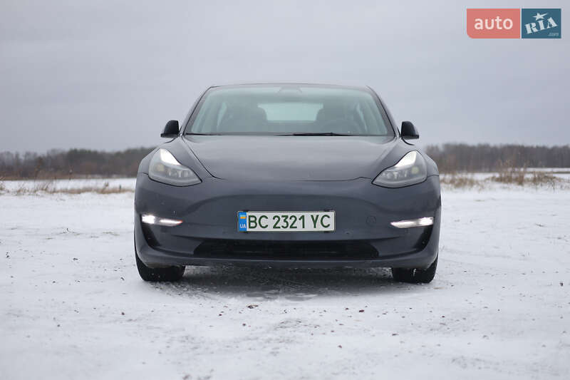 Седан Tesla Model 3 2021 в Новояворовске