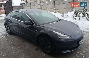 Седан Tesla Model 3 2019 в Ровно