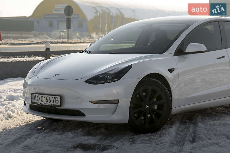 Седан Tesla Model 3 2021 в Ужгороді