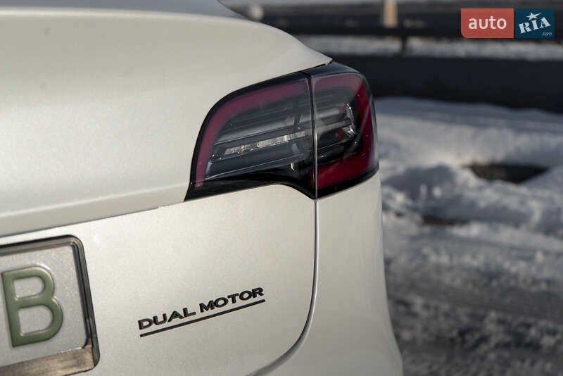 Седан Tesla Model 3 2021 в Ужгороді