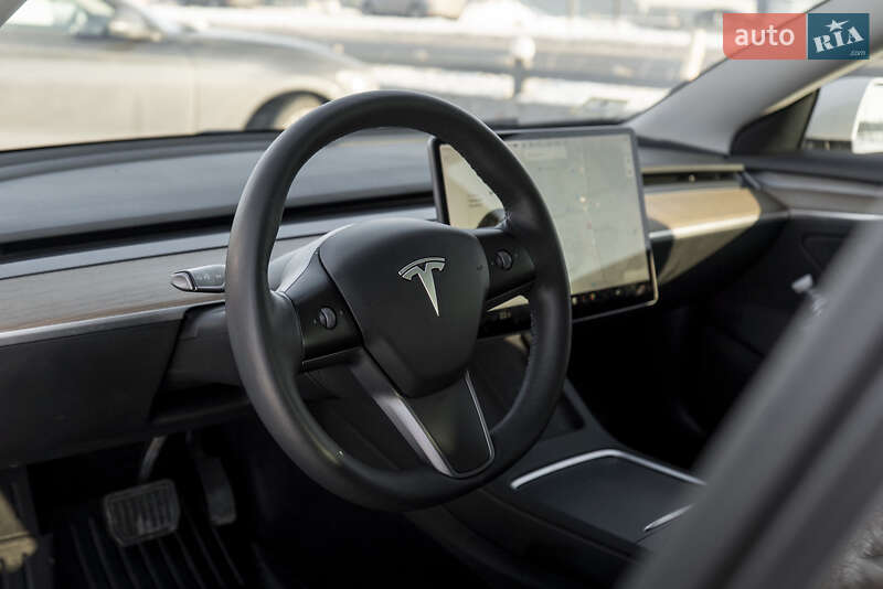 Седан Tesla Model 3 2021 в Ужгороді