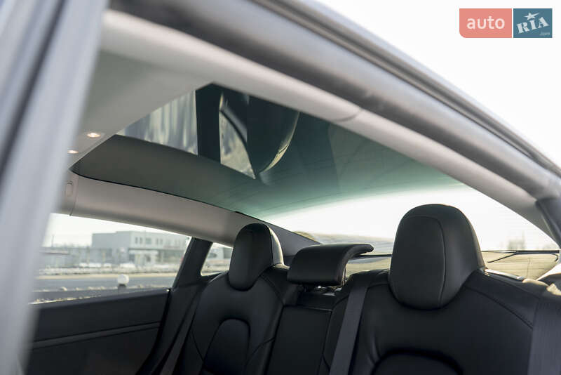 Седан Tesla Model 3 2021 в Ужгороді