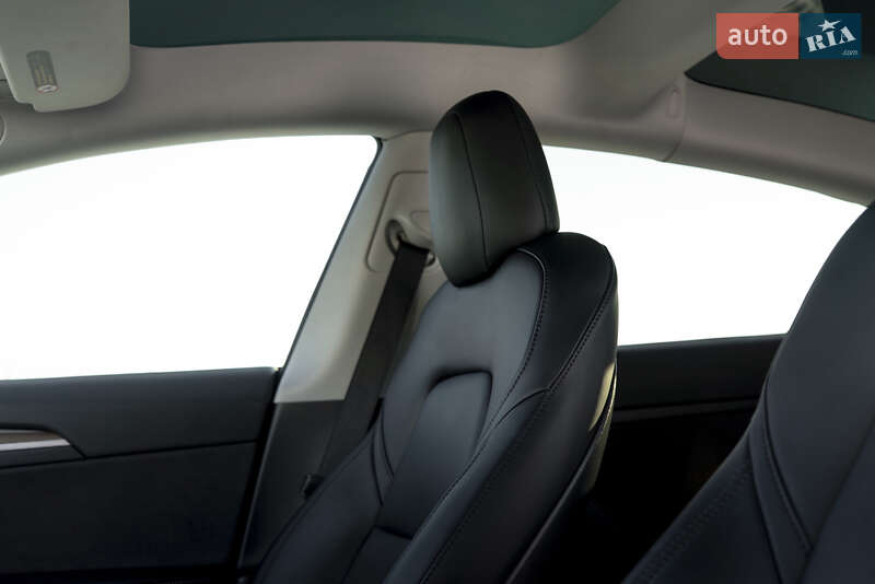 Седан Tesla Model 3 2021 в Ужгороді