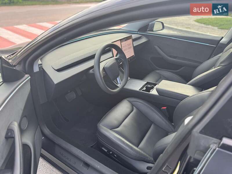 Седан Tesla Model 3 2024 в Новомосковську