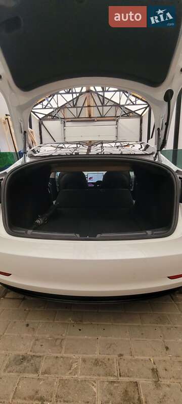 Седан Tesla Model 3 2019 в Львові фото 20 Седан Tesla Model 3 2019 в Львові