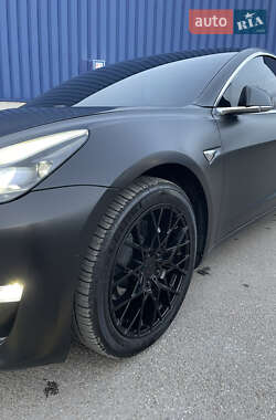 Седан Tesla Model 3 2020 в Львове