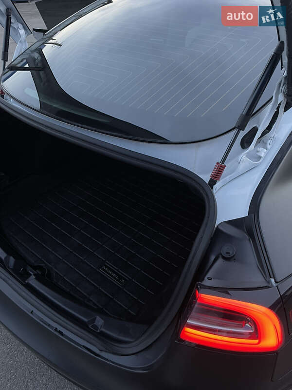 Седан Tesla Model 3 2020 в Львове фото 35 Седан Tesla Model 3 2020 в Львове