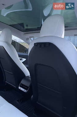 Седан Tesla Model 3 2020 в Львове