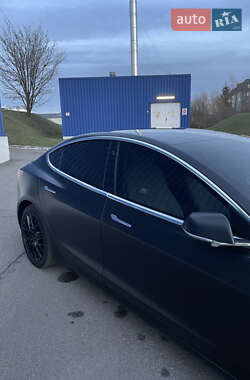 Седан Tesla Model 3 2020 в Львове