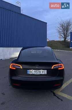 Седан Tesla Model 3 2020 в Львове