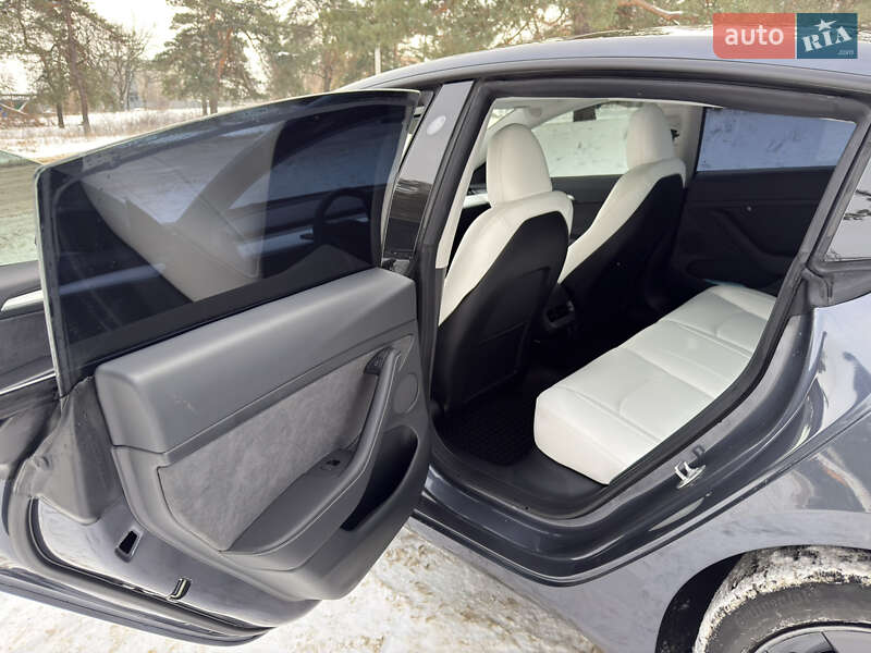 Седан Tesla Model 3 2023 в Днепре