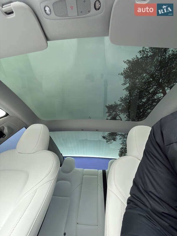 Седан Tesla Model 3 2023 в Днепре