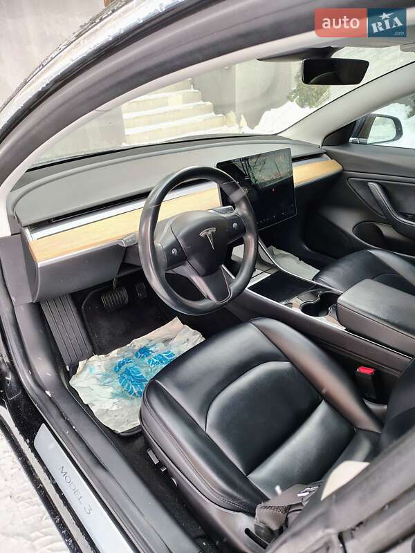 Седан Tesla Model 3 2018 в Ивано-Франковске