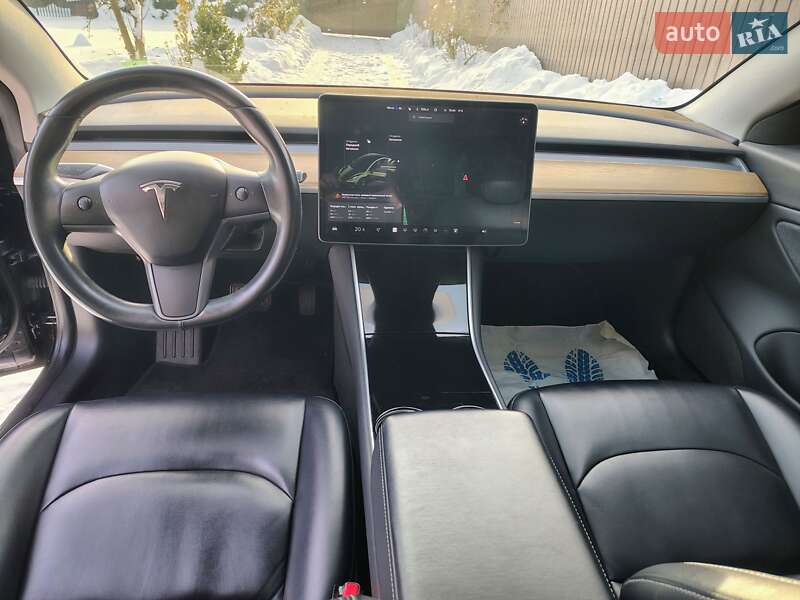 Седан Tesla Model 3 2018 в Ивано-Франковске