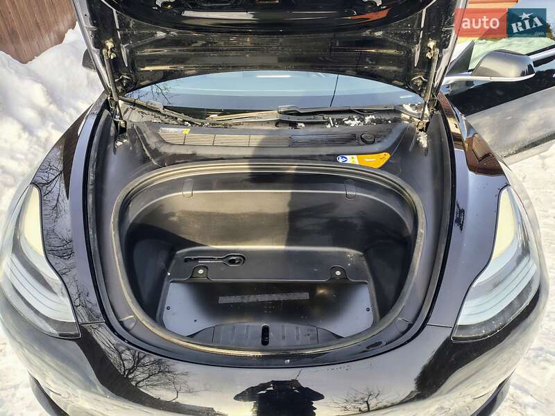 Седан Tesla Model 3 2018 в Ивано-Франковске