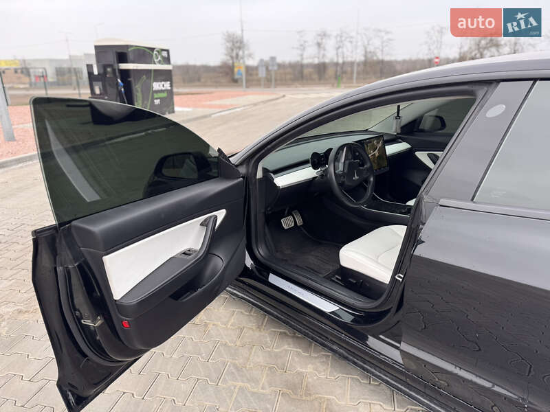 Седан Tesla Model 3 2018 в Николаеве