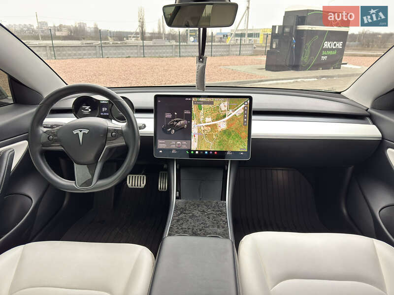 Седан Tesla Model 3 2018 в Николаеве