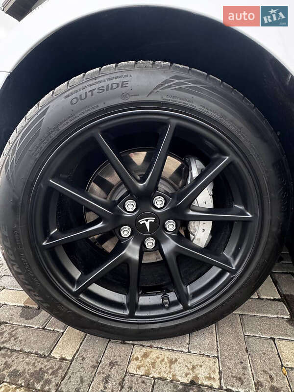 Седан Tesla Model 3 2022 в Києві