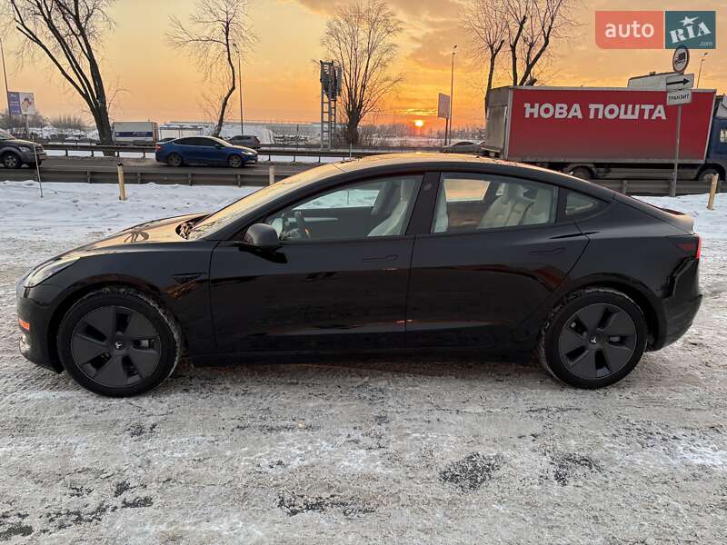 Седан Tesla Model 3 2023 в Києві
