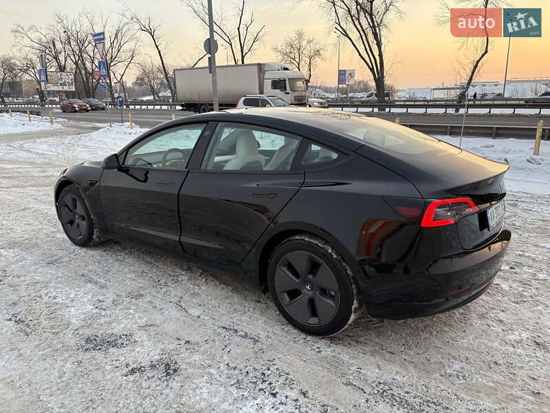 Седан Tesla Model 3 2023 в Києві
