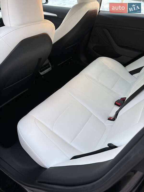 Седан Tesla Model 3 2023 в Києві