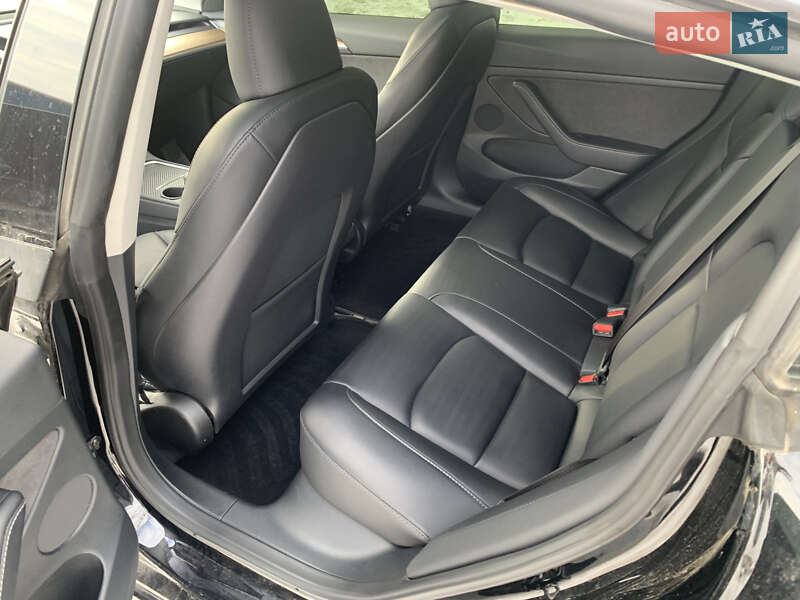 Седан Tesla Model 3 2023 в Киеве