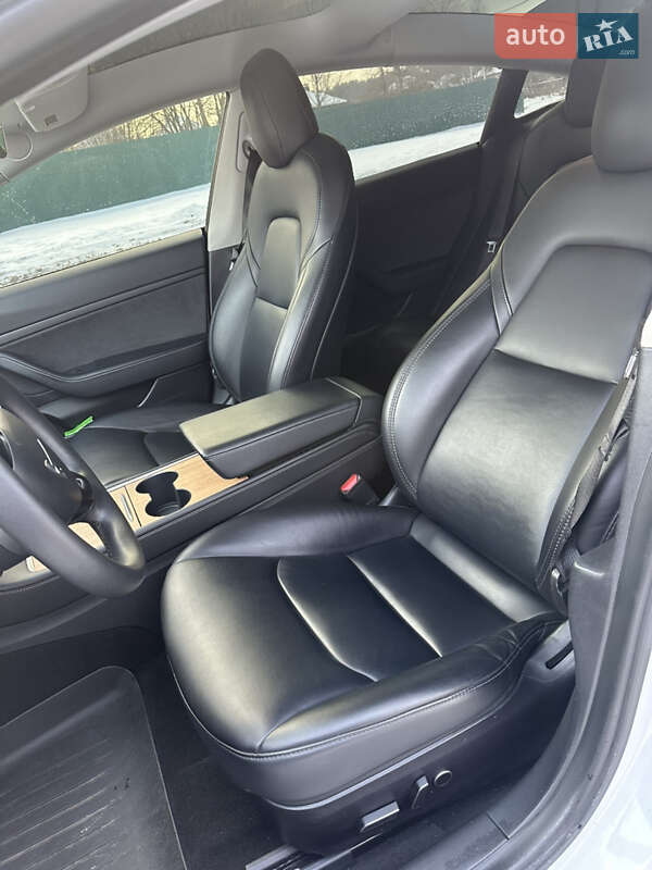 Седан Tesla Model 3 2021 в Києві