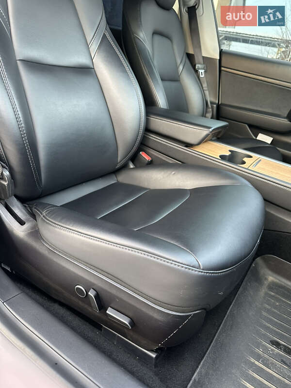 Седан Tesla Model 3 2021 в Києві