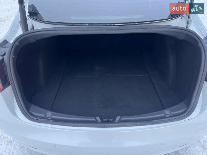 Седан Tesla Model 3 2021 в Ківерцях