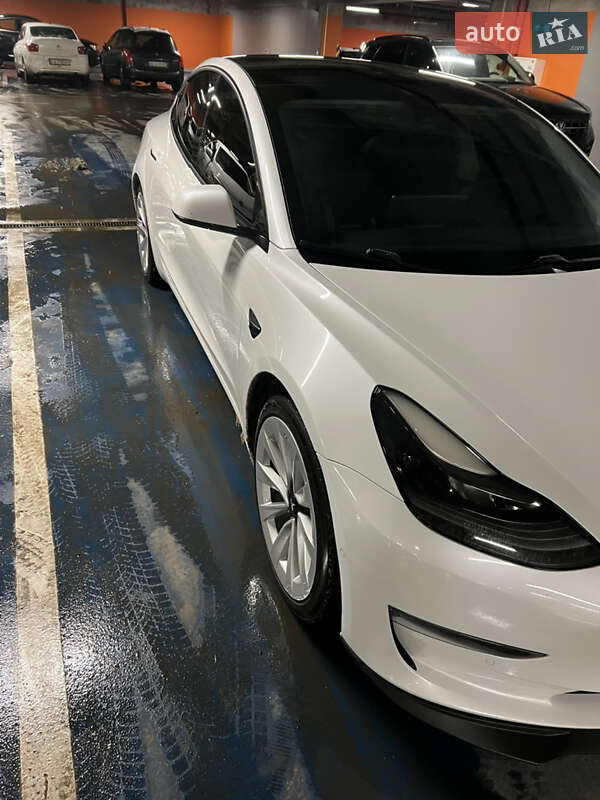 Седан Tesla Model 3 2021 в Ківерцях