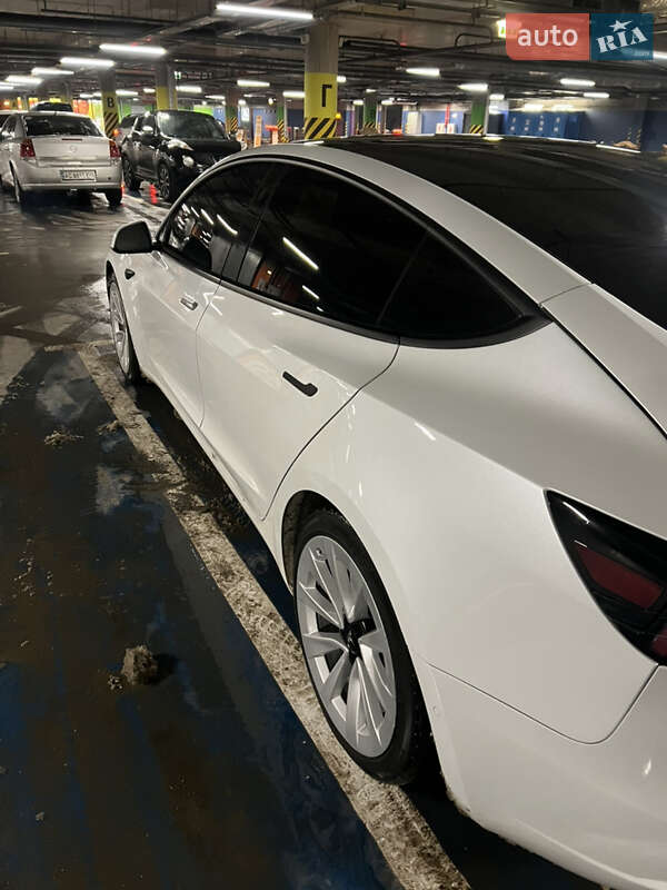 Седан Tesla Model 3 2021 в Ківерцях