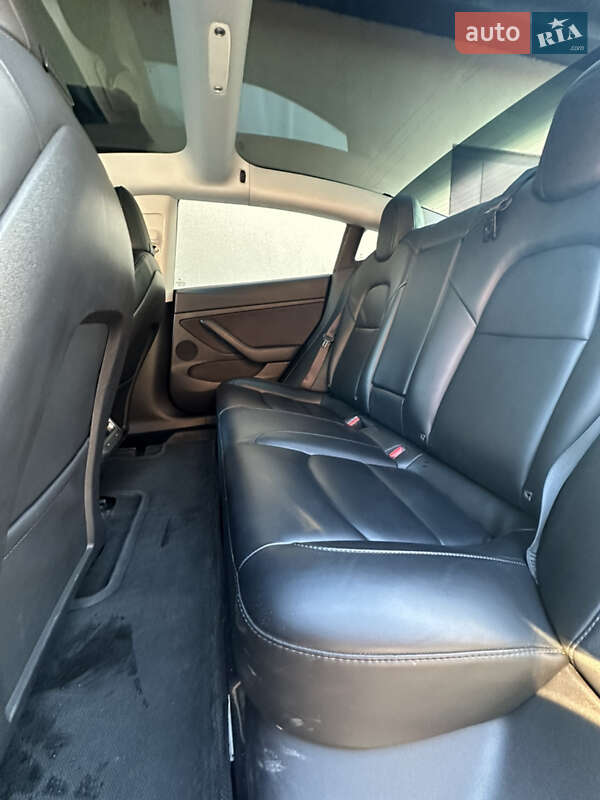 Седан Tesla Model 3 2021 в Дніпрі