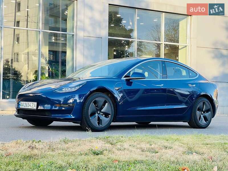 Седан Tesla Model 3 2019 в Львові