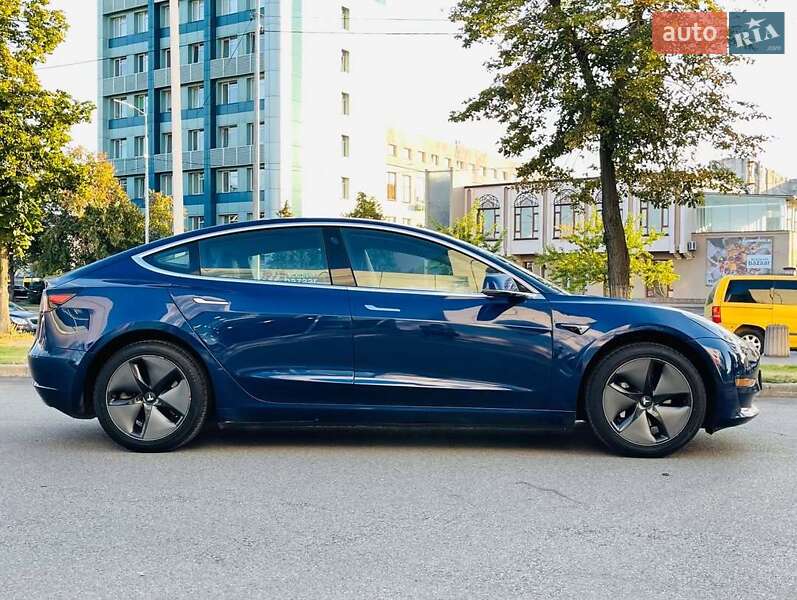 Седан Tesla Model 3 2019 в Львові