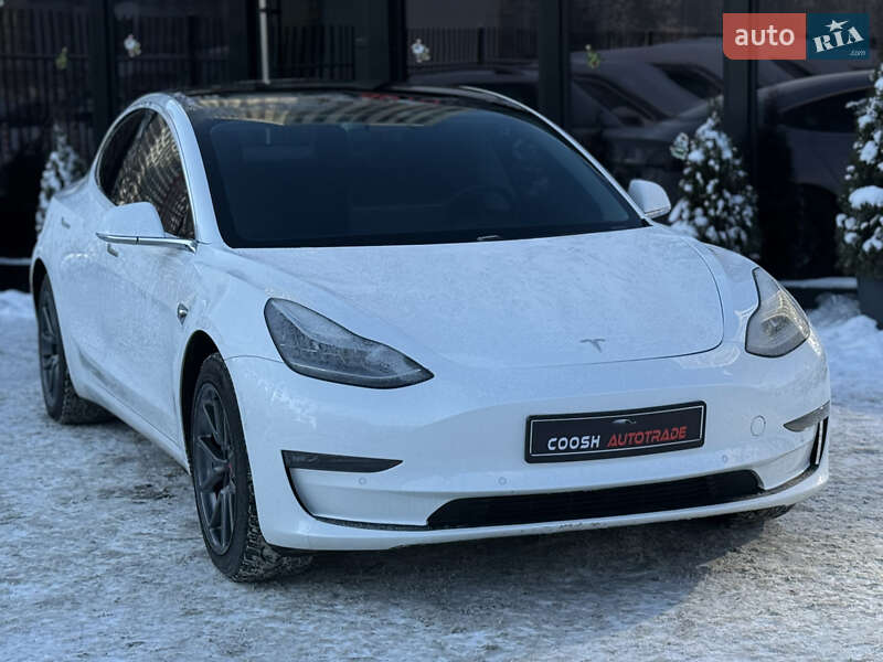 Седан Tesla Model 3 2019 в Киеве