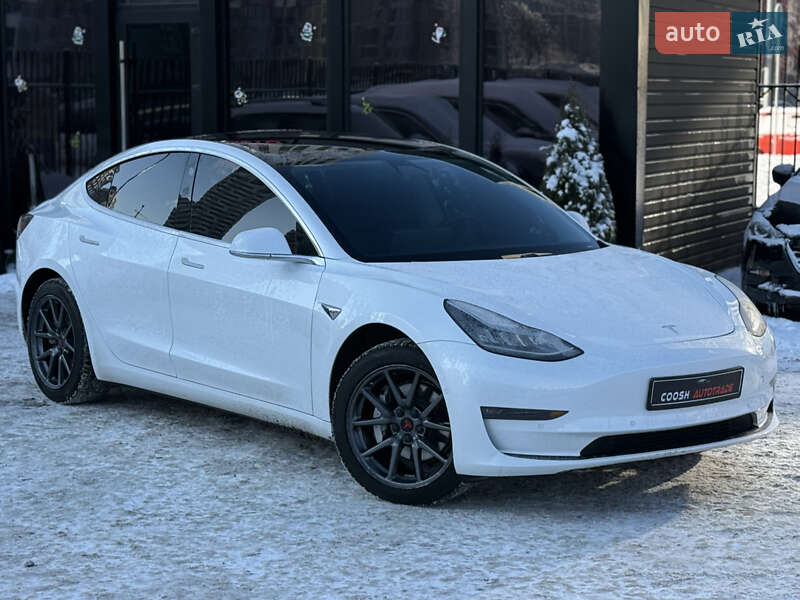 Седан Tesla Model 3 2019 в Киеве