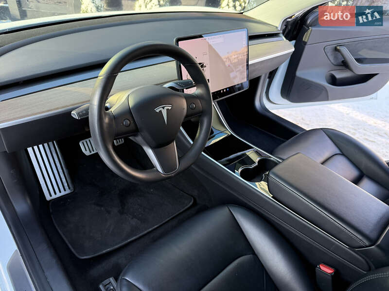 Седан Tesla Model 3 2019 в Киеве