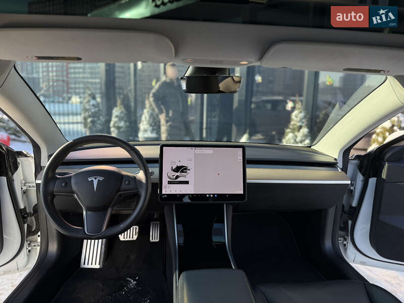 Седан Tesla Model 3 2019 в Киеве