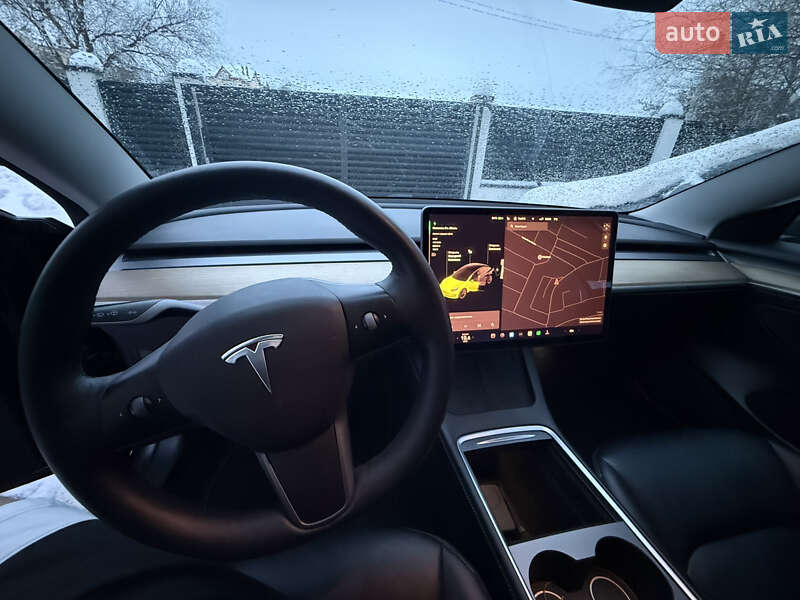 Седан Tesla Model 3 2021 в Львове