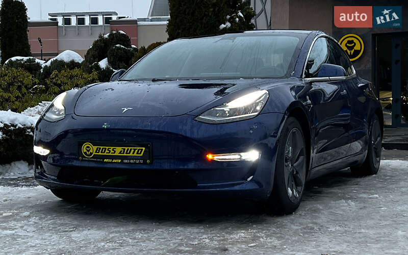 Седан Tesla Model 3 2019 в Львові