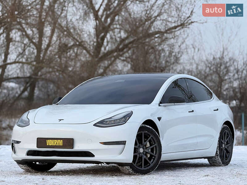 Седан Tesla Model 3 2019 в Киеве