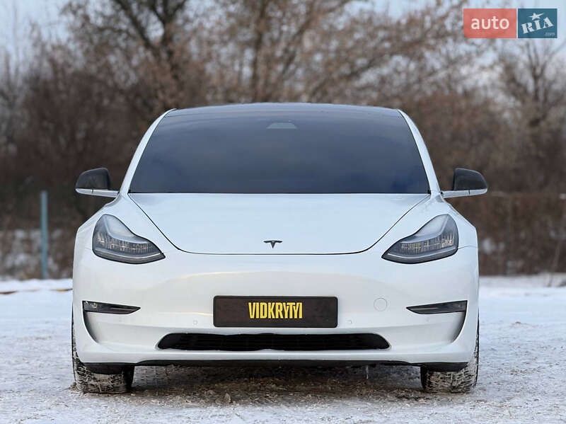 Седан Tesla Model 3 2019 в Киеве