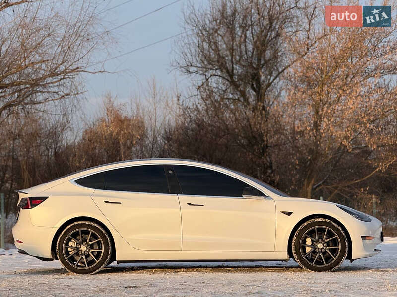 Седан Tesla Model 3 2019 в Киеве