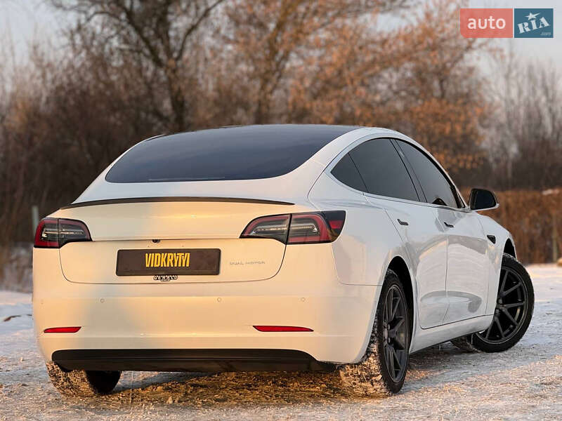 Седан Tesla Model 3 2019 в Киеве