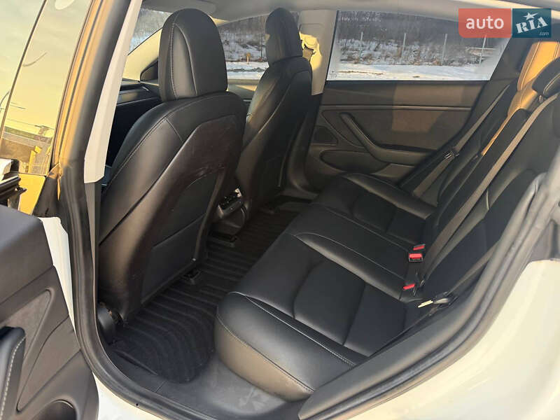 Седан Tesla Model 3 2019 в Киеве