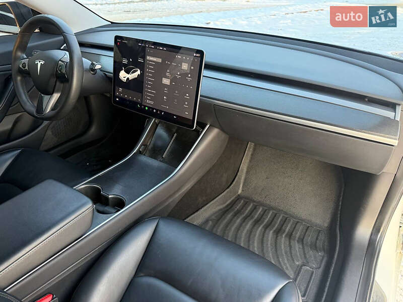 Седан Tesla Model 3 2019 в Киеве