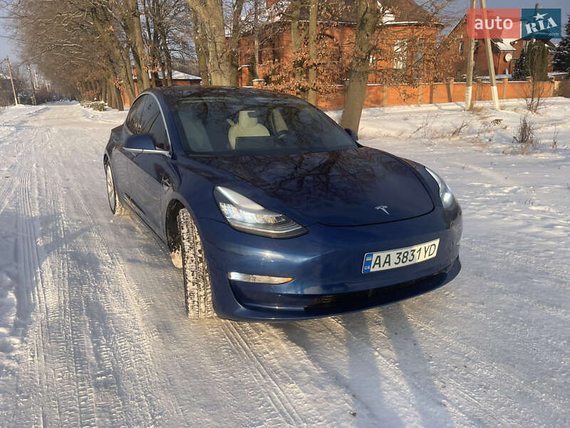 Седан Tesla Model 3 2020 в Києві