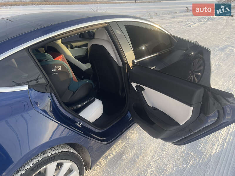 Седан Tesla Model 3 2020 в Києві