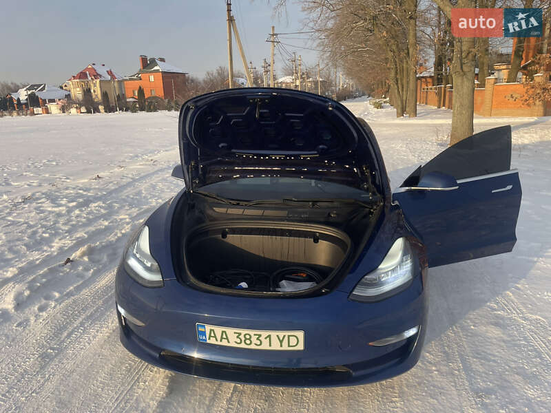 Седан Tesla Model 3 2020 в Києві