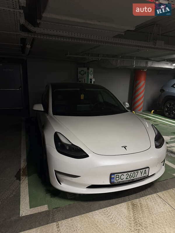 Седан Tesla Model 3 2021 в Львове